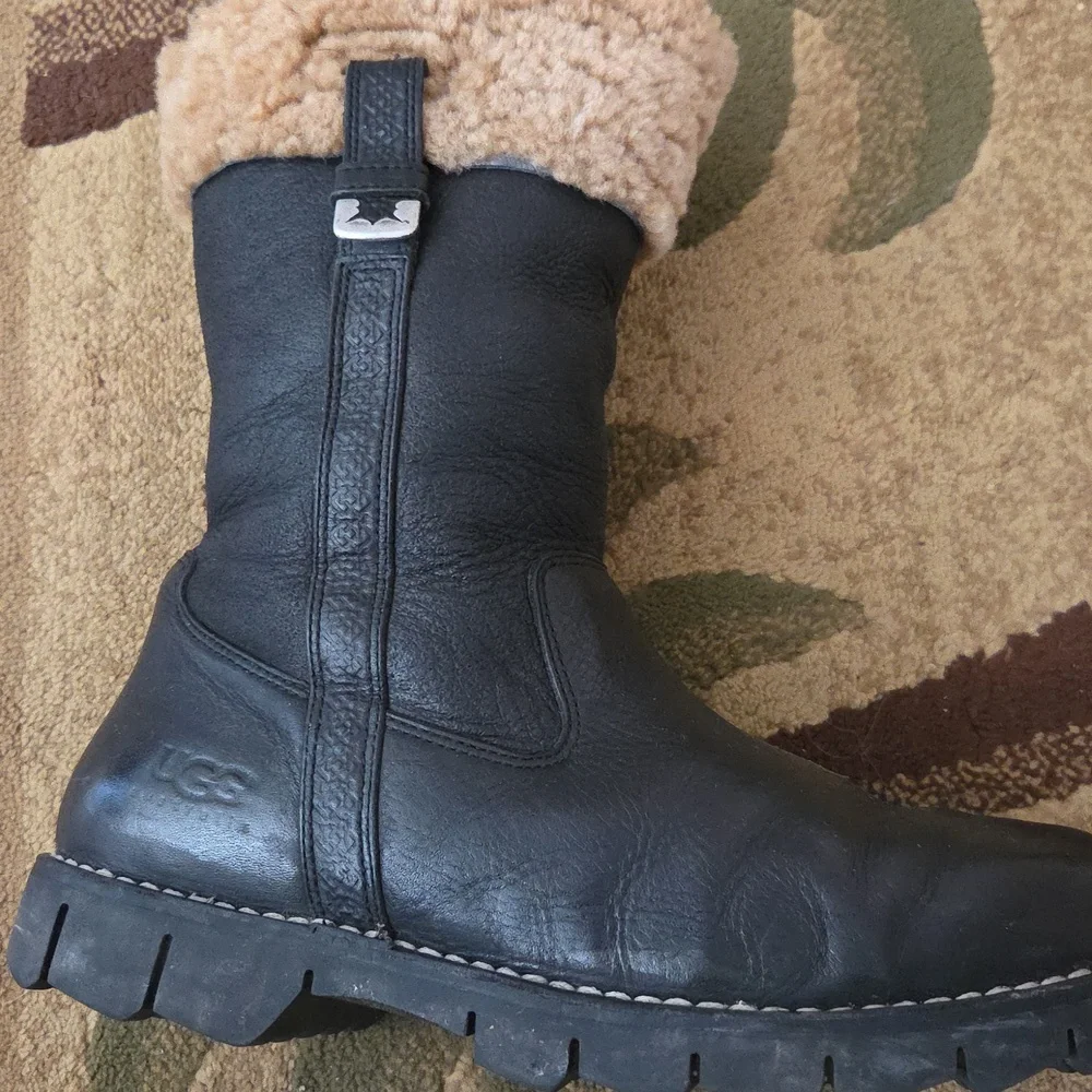 UGG Mens  Leather Insulated Boots